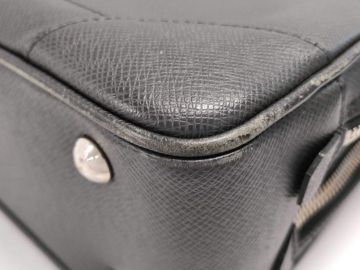 LOUIS VUITTON Alexander Taiga M31162 MB0181 Gray Business Bag