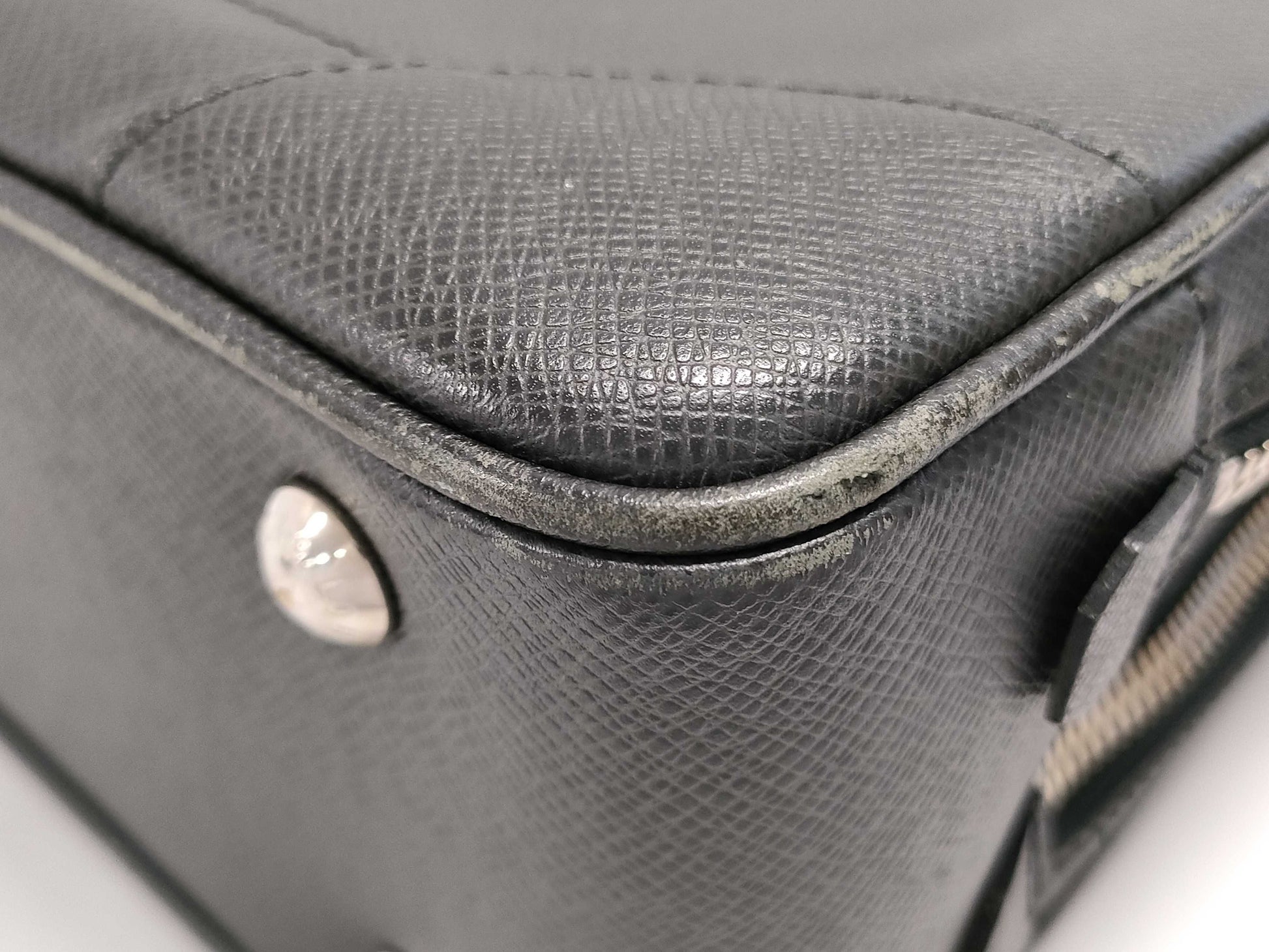 LOUIS VUITTON Alexander Taiga M31162 MB0181 Gray Business Bag