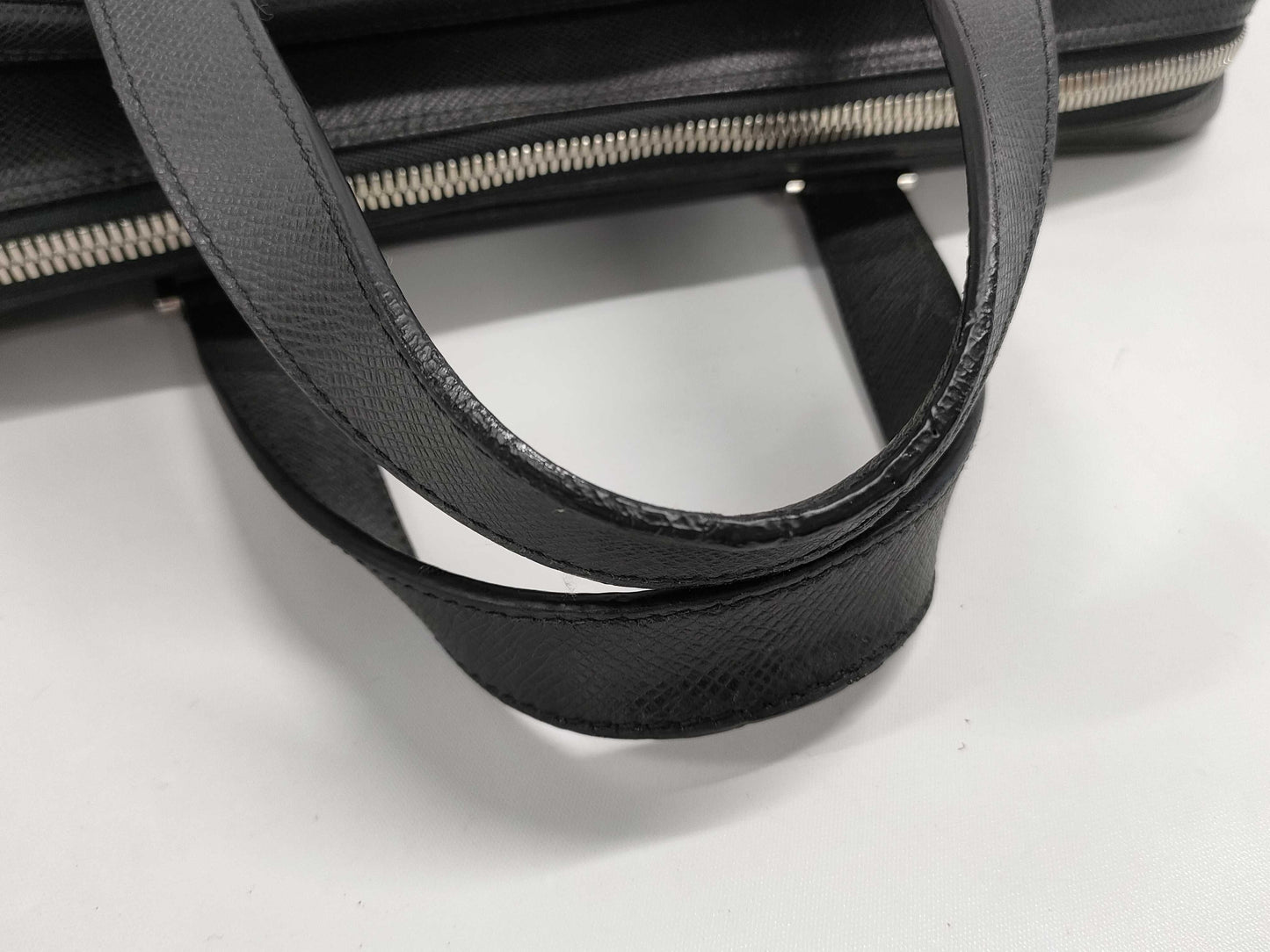 LOUIS VUITTON Alexander Taiga M31162 MB0181 Gray Business Bag