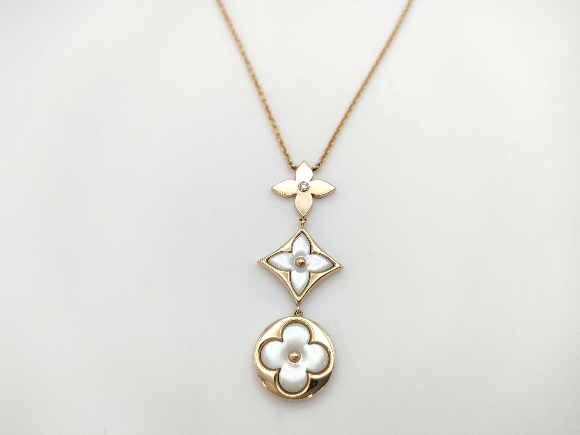 LOUIS VUITTON Blossom Nacre Shell Diamond PG Au750 12.3g Necklace