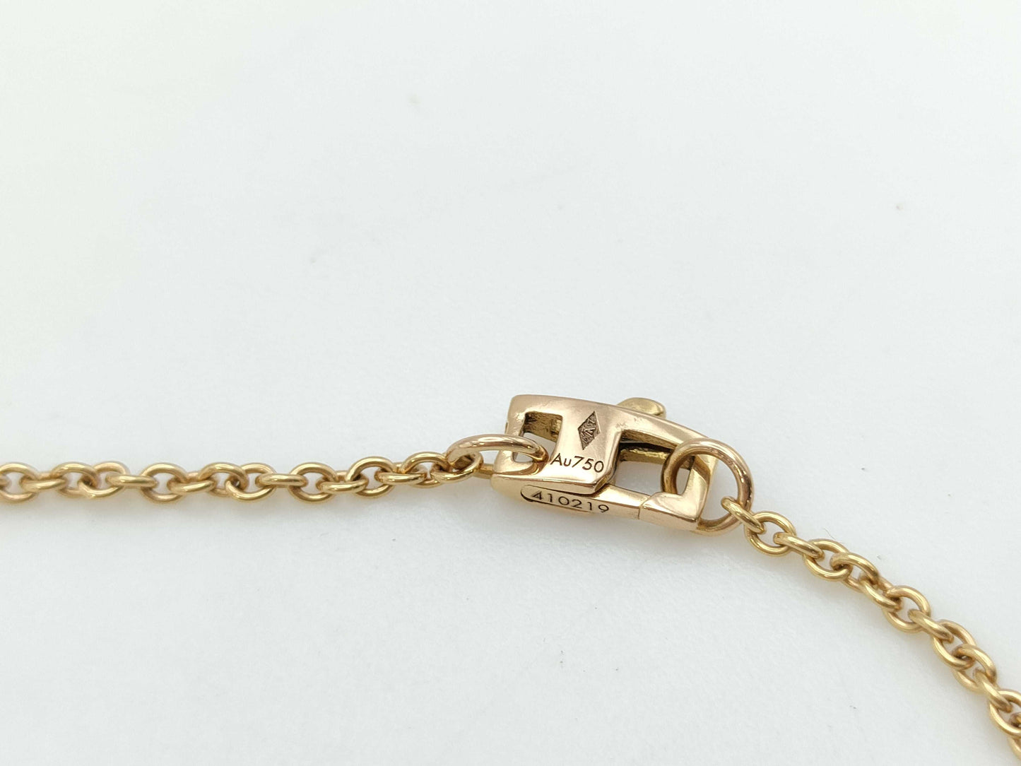 LOUIS VUITTON Blossom Nacre Shell Diamond PG Au750 12.3g Necklace