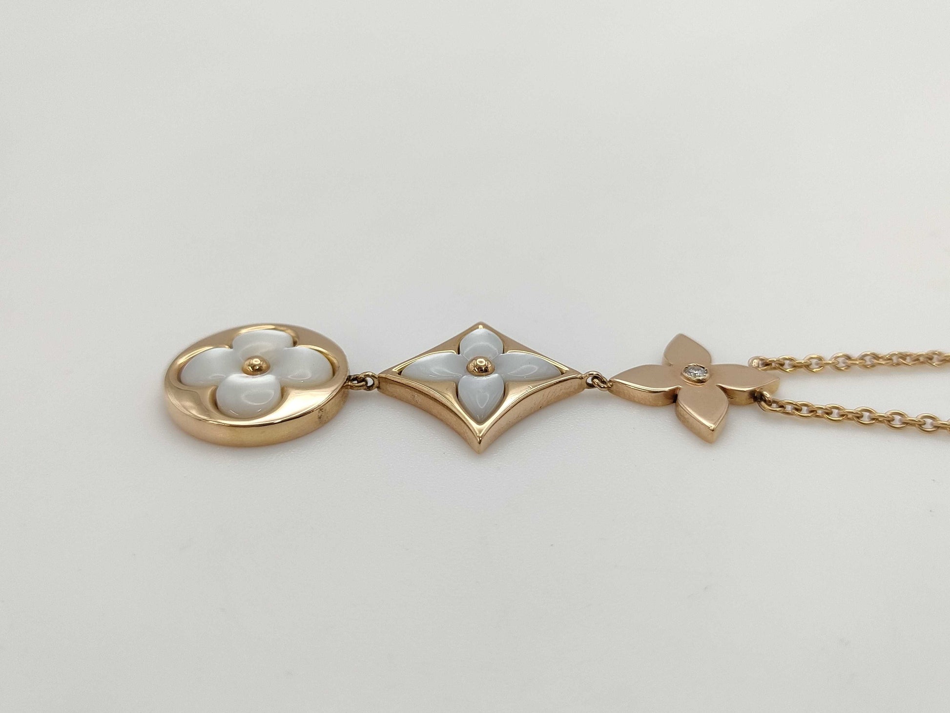 LOUIS VUITTON Blossom Nacre Shell Diamond PG Au750 12.3g Necklace
