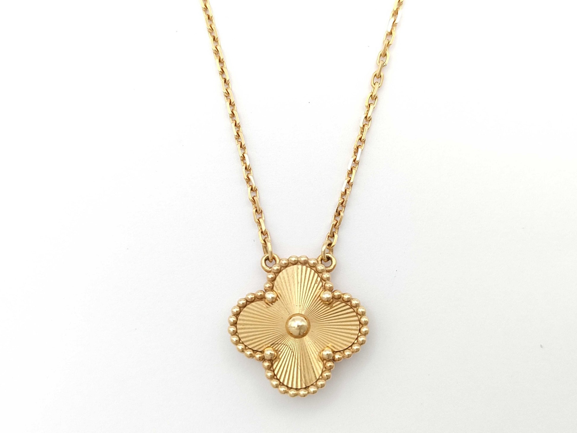 Van Cleef&Arpels Vintage Alhambra Guilloche YG Au750 6.5g Necklace