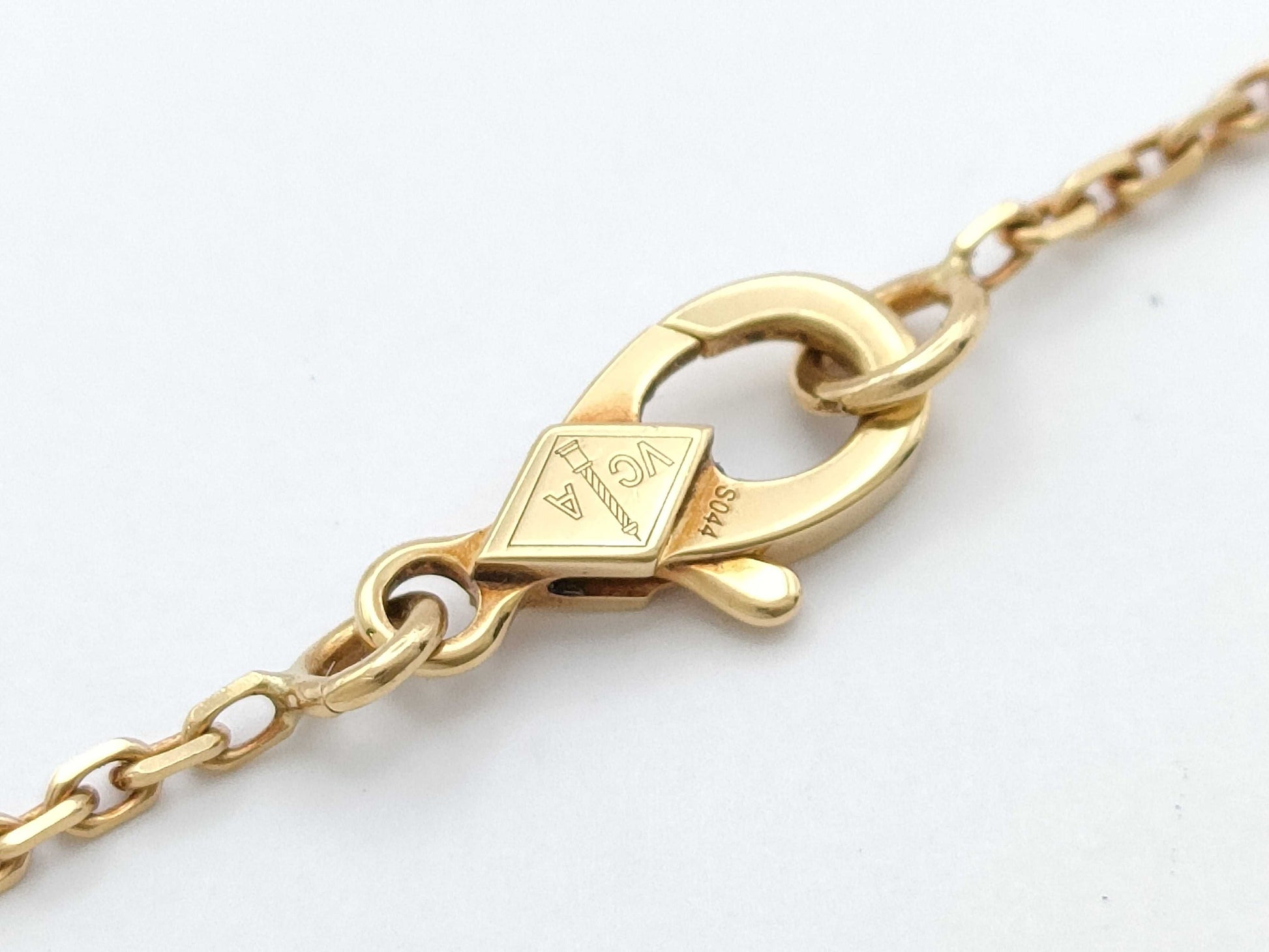 Van Cleef&Arpels Vintage Alhambra Guilloche YG Au750 6.5g Necklace