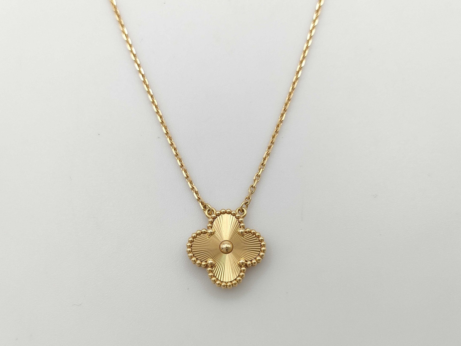 Van Cleef&Arpels Vintage Alhambra Guilloche YG Au750 6.9g Necklace