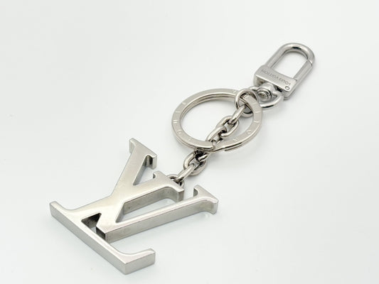 LOUIS VUITTON Vuitton M01192 Keychain LV Initial Charm Silver LE2284 Keycase Keychain