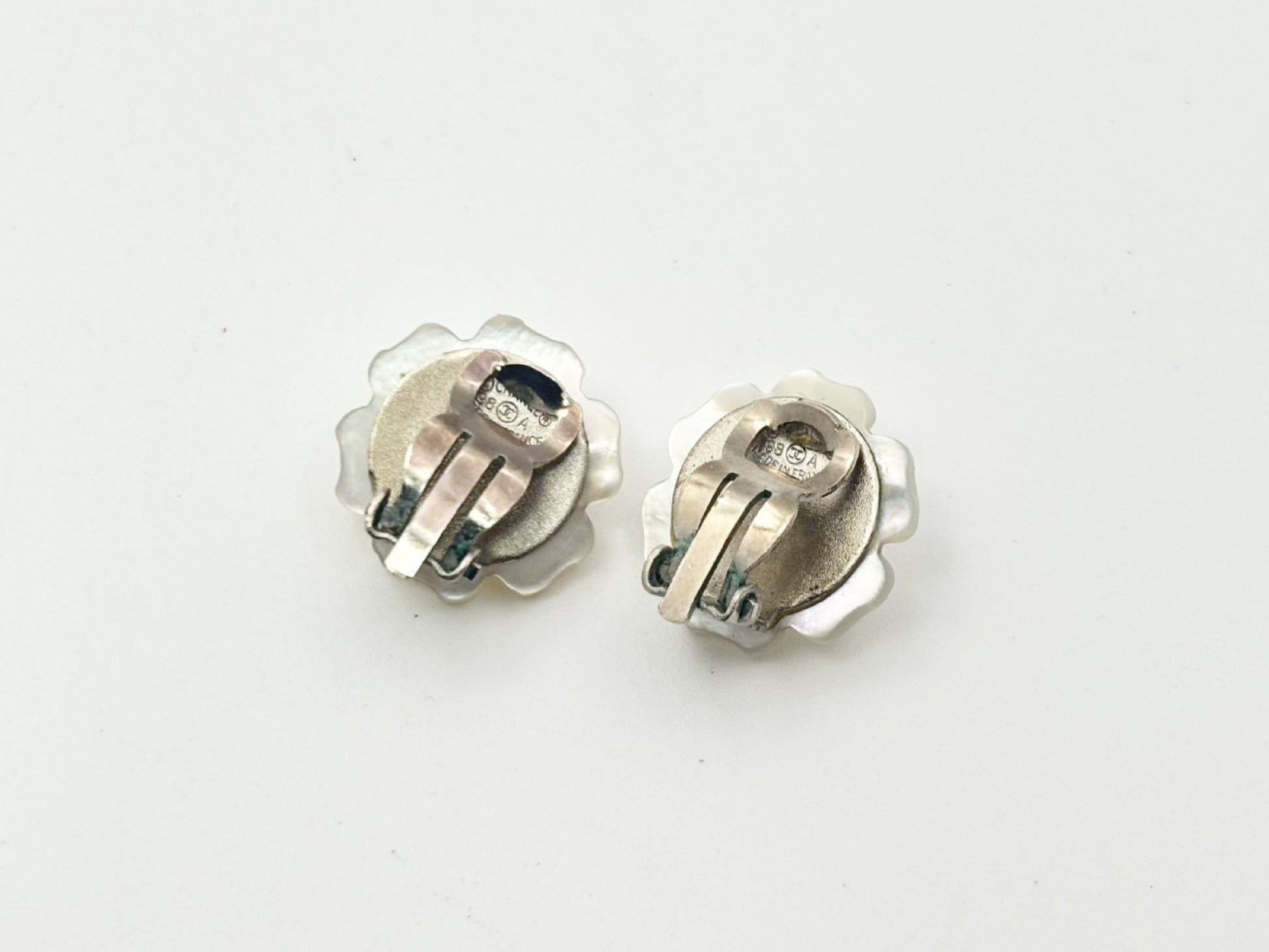 CHANEL Camellia Shell Pearl 98A Earrings