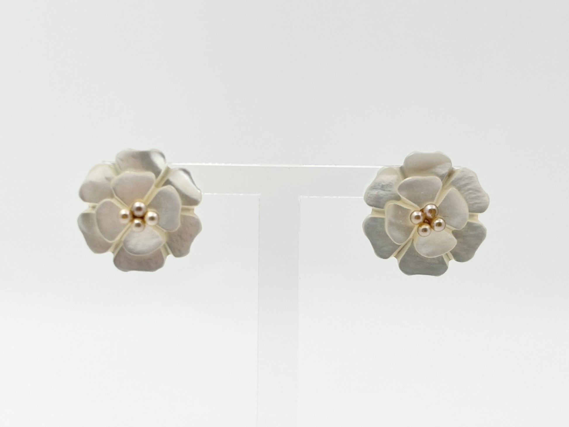 CHANEL Camellia Shell Pearl 98A Earrings