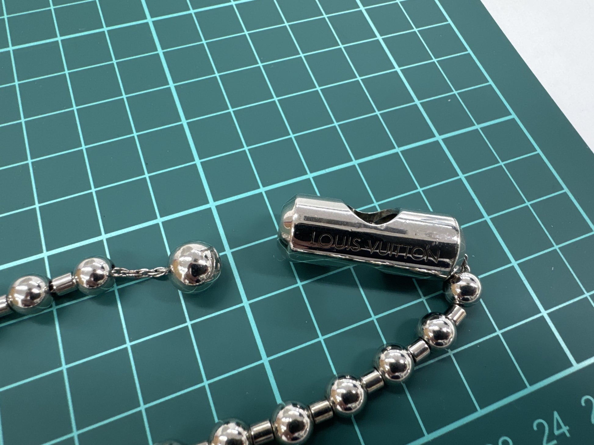 LOUIS VUITTON Vuitton Coreyer Escalator Ball Chain Silver Necklace