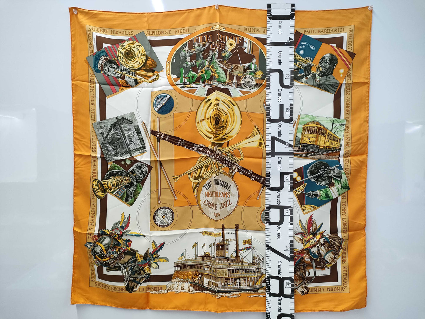 HERMES Carre90 Scarf