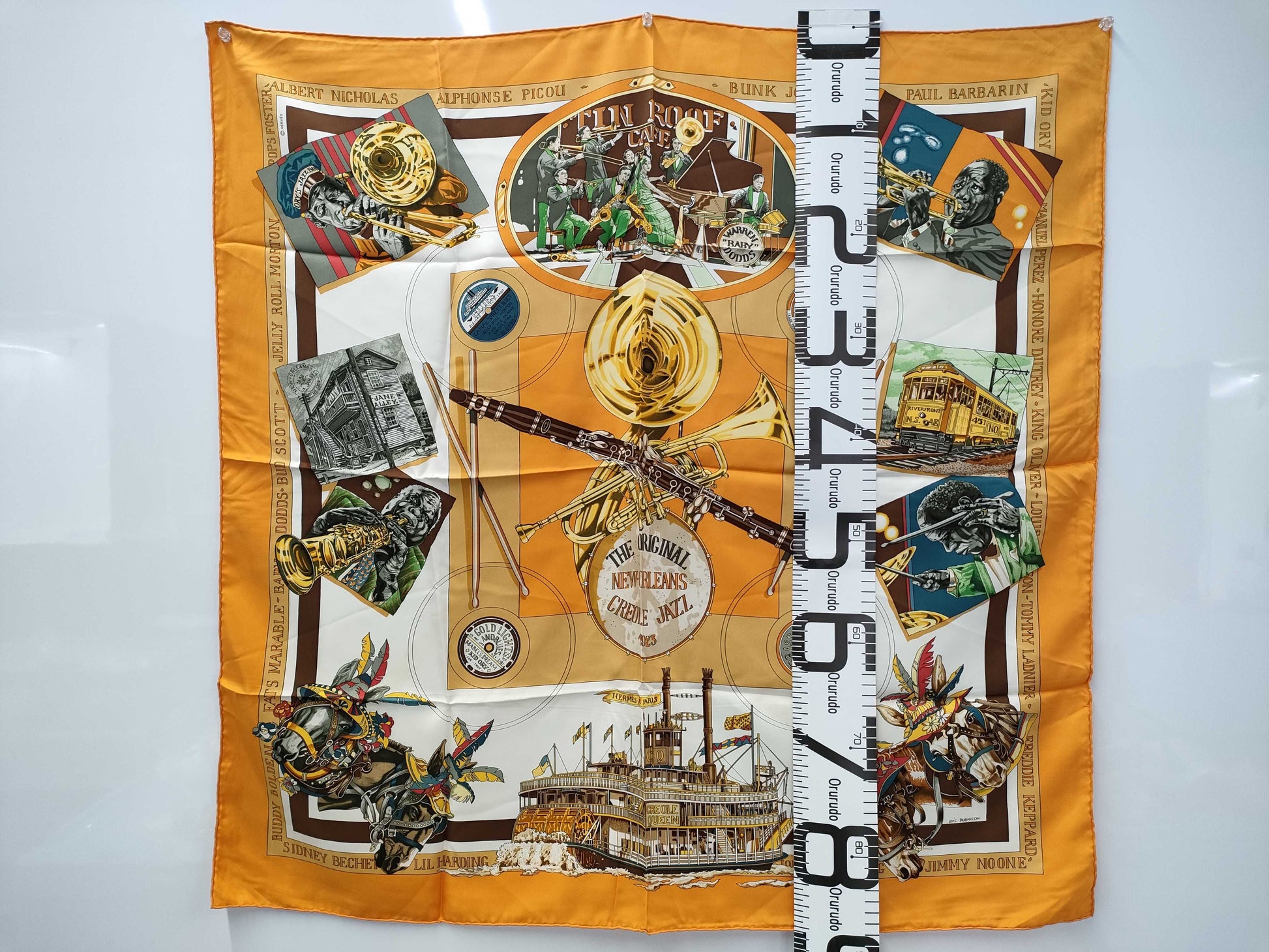 HERMES Carre90 Scarf