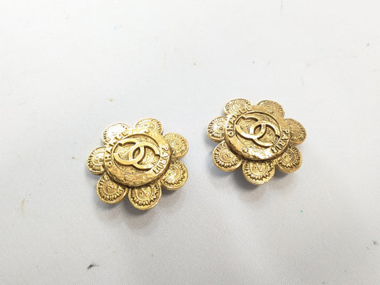 CHANEL Cocomark Flower Rice Earrings