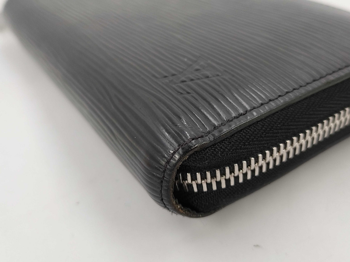 LOUIS VUITTON LV M61857 Epi Noir Zippy Wallet CA2118 Pouch