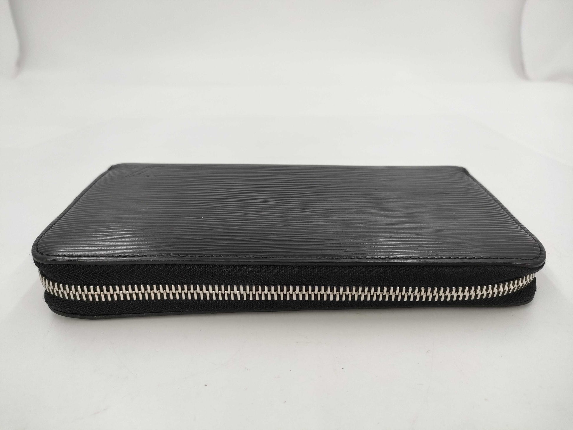 LOUIS VUITTON LV M61857 Epi Noir Zippy Wallet CA2118 Pouch
