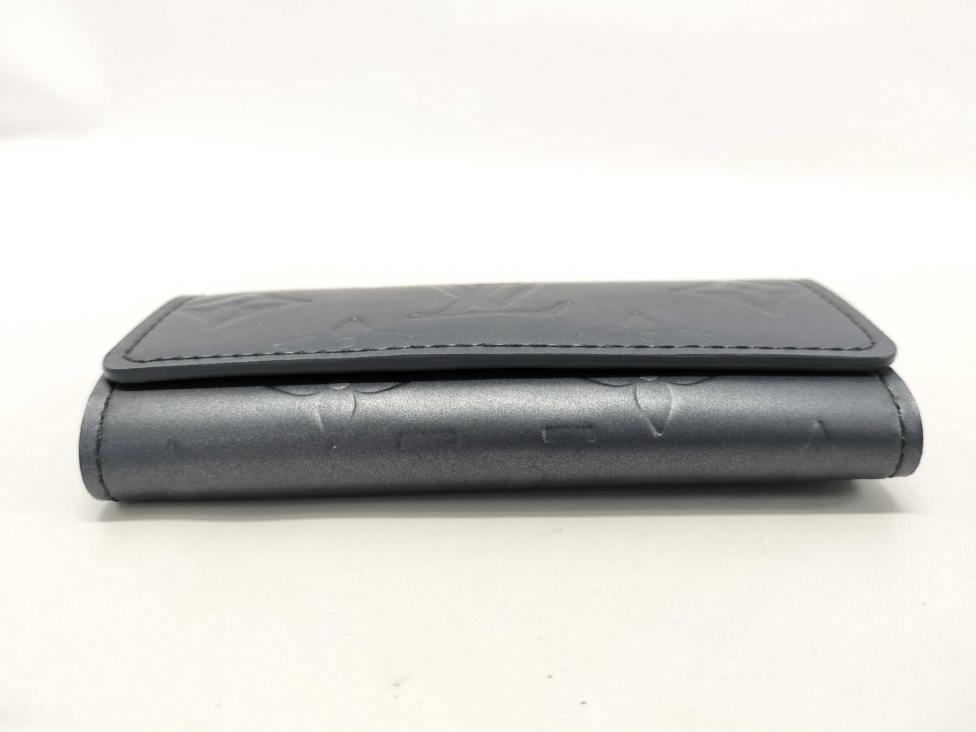 LOUIS VUITTON LV M65162 Monogram Matte Multicle 4 Key Case, 4-Ring Keychain