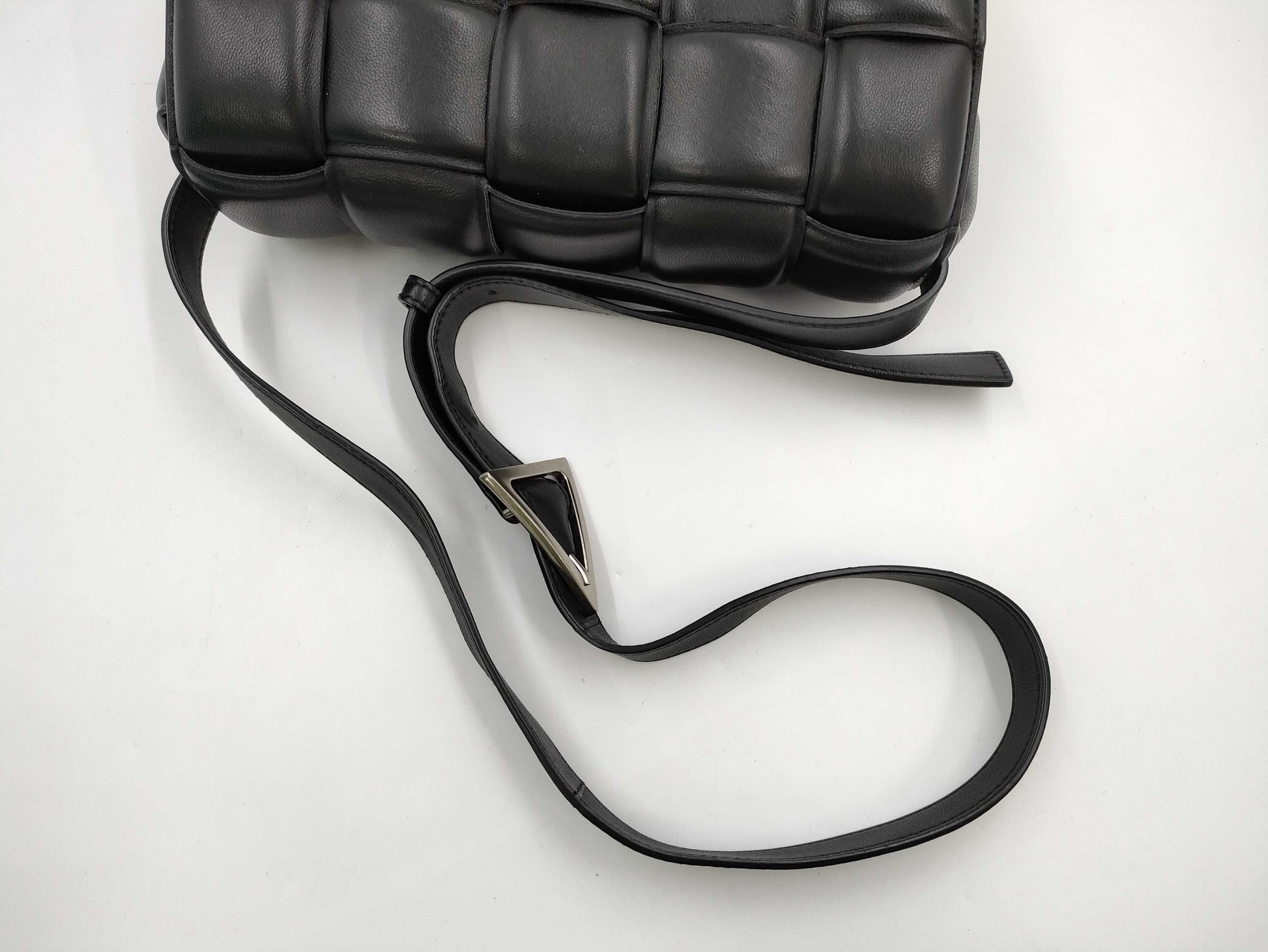 BOTTEGA VENETA Cassette Bag Black Shoulder Bag