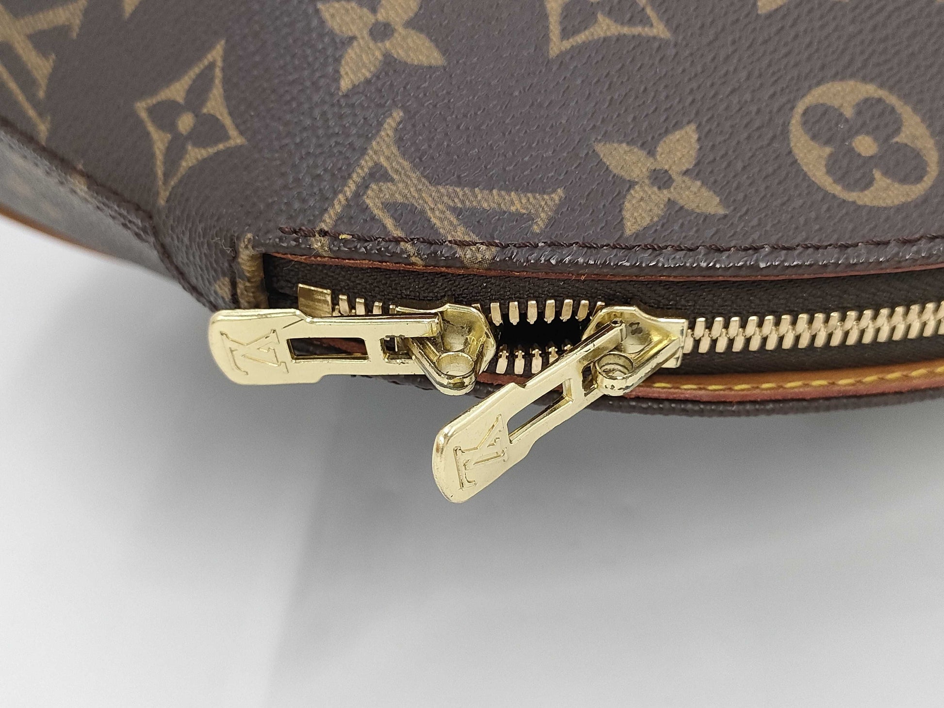 LOUIS VUITTON Vuitton Monogram Ellipse MM M51126 TH0063 Storage Bag Padlock Key 2 Pouch