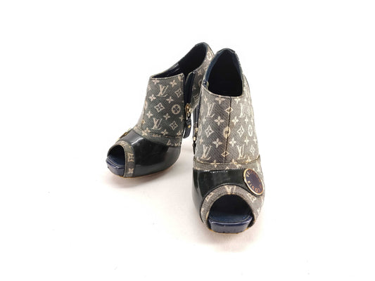 LOUIS VUITTON Monogram Mini Vuitton Sandals Monogram Sandals