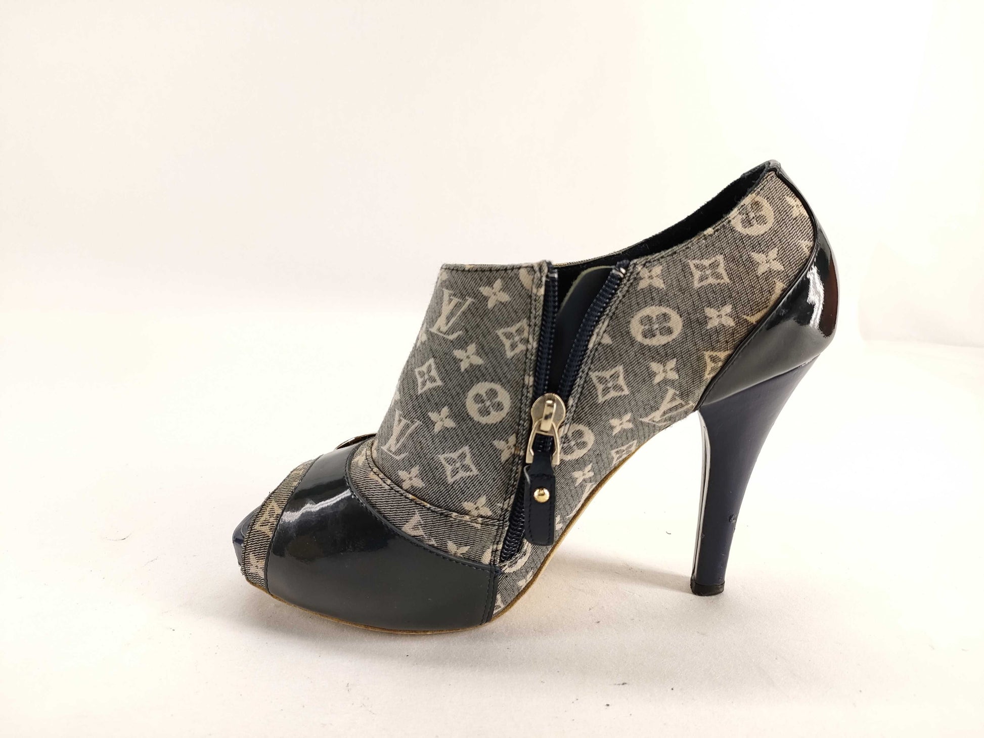 LOUIS VUITTON Monogram Mini Vuitton Sandals Monogram Sandals