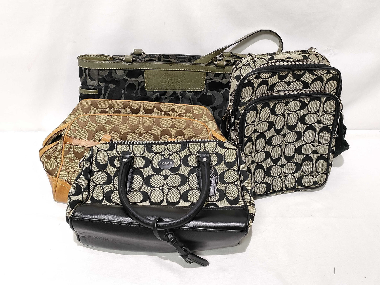 COACH 4-point summary handbag