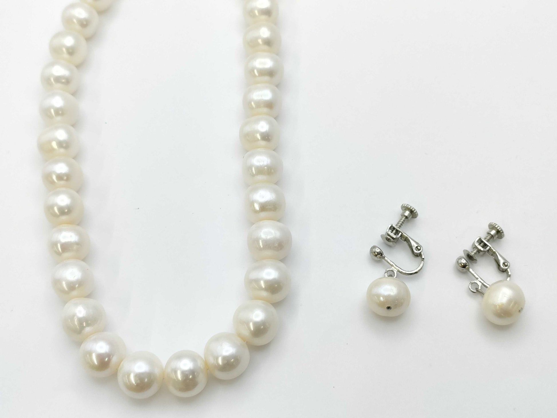 Semi-round pearl diameter approx. 9.2-11.2mm SV 67.2g/ Semi-round pearl diameter approx. 9.5-10.8mm METAL 4.7gNecklace