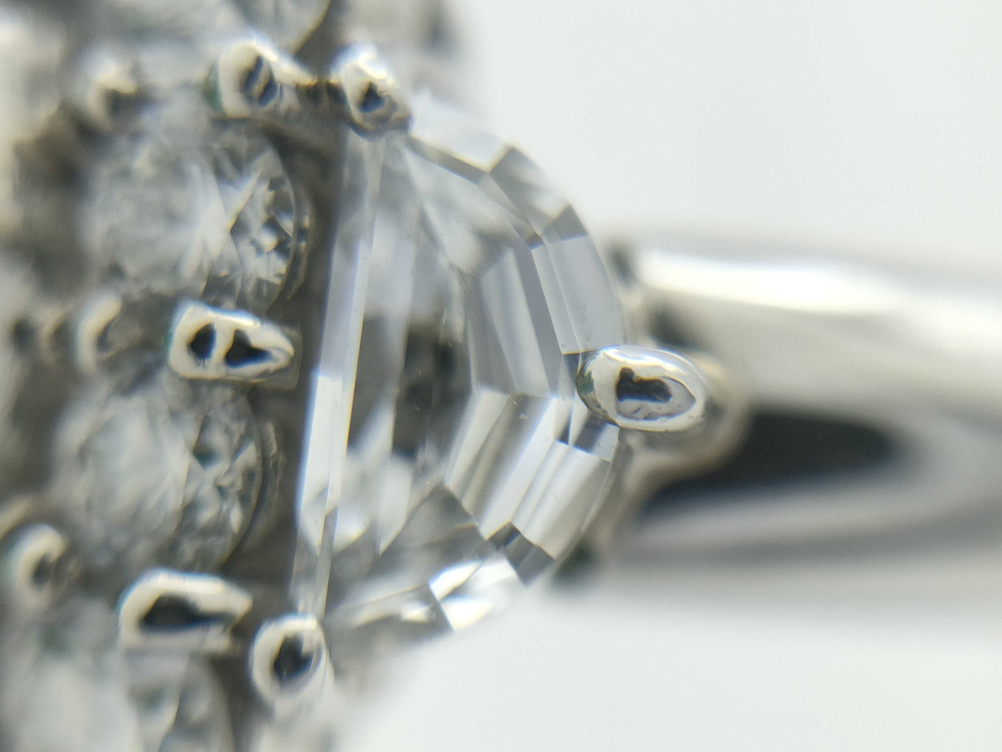 Emerald Cat's Eye 10.24ct D2.78ct Pt900 17.1g Ring