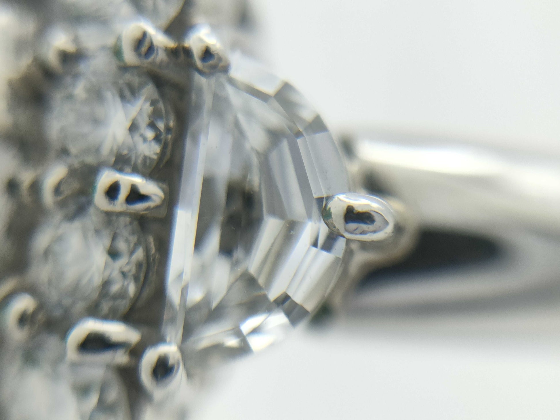 Emerald Cat's Eye 10.24ct D2.78ct Pt900 17.1g Ring