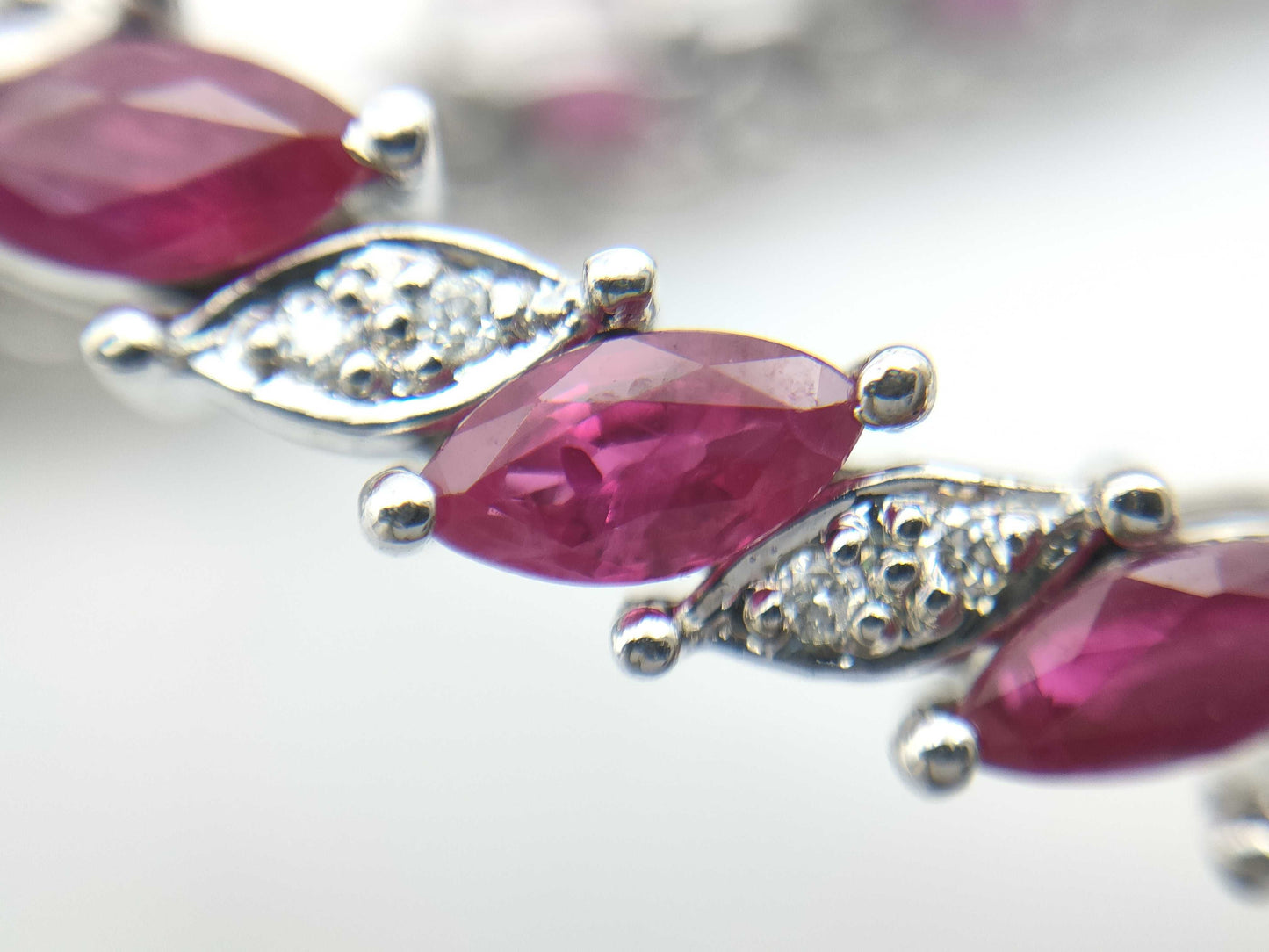 R6.85ct D0.34ct 750 14.4g Bracelet Bangle