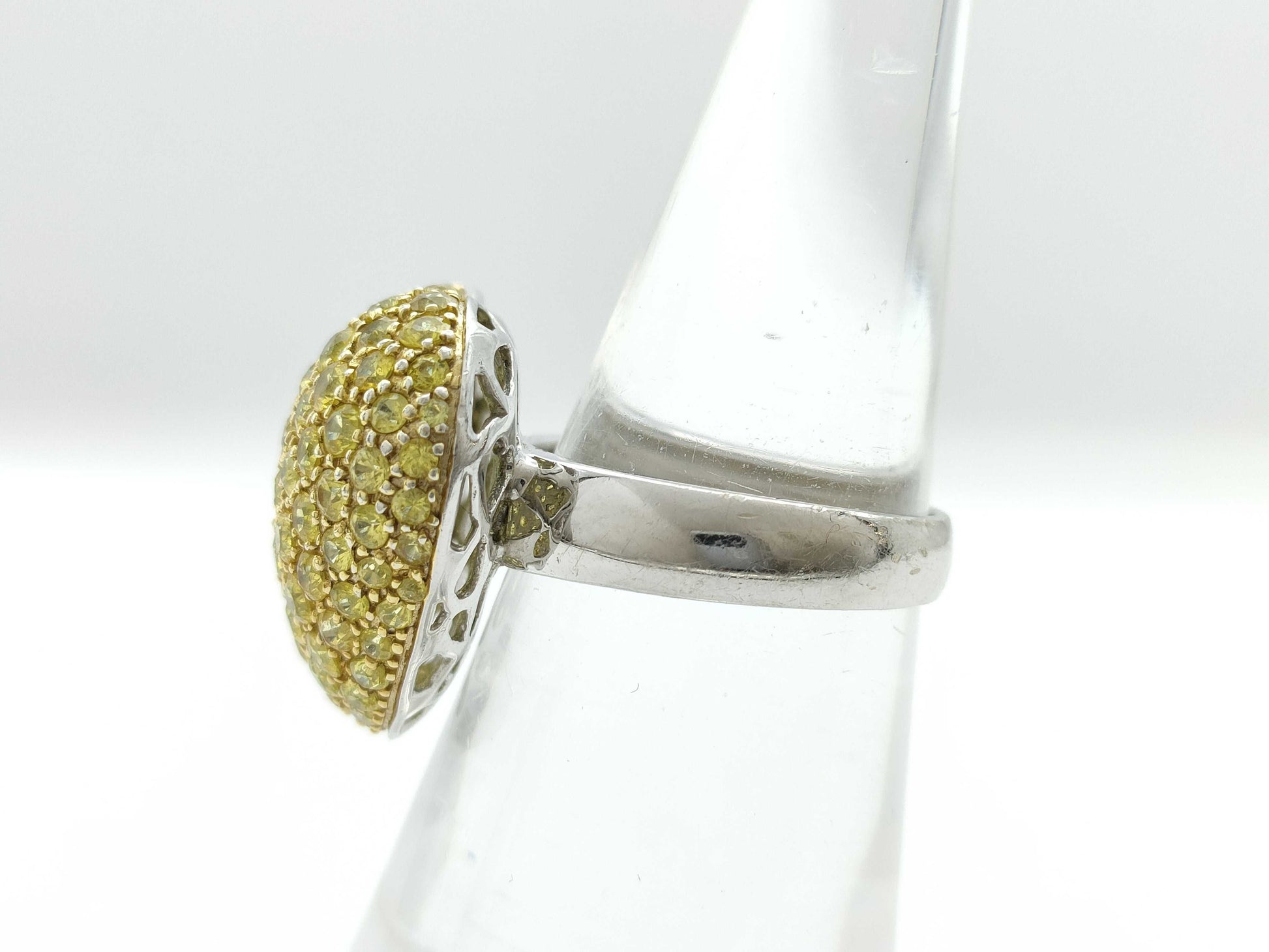 Colored Stone 4.18ct 750 9.9g Ring