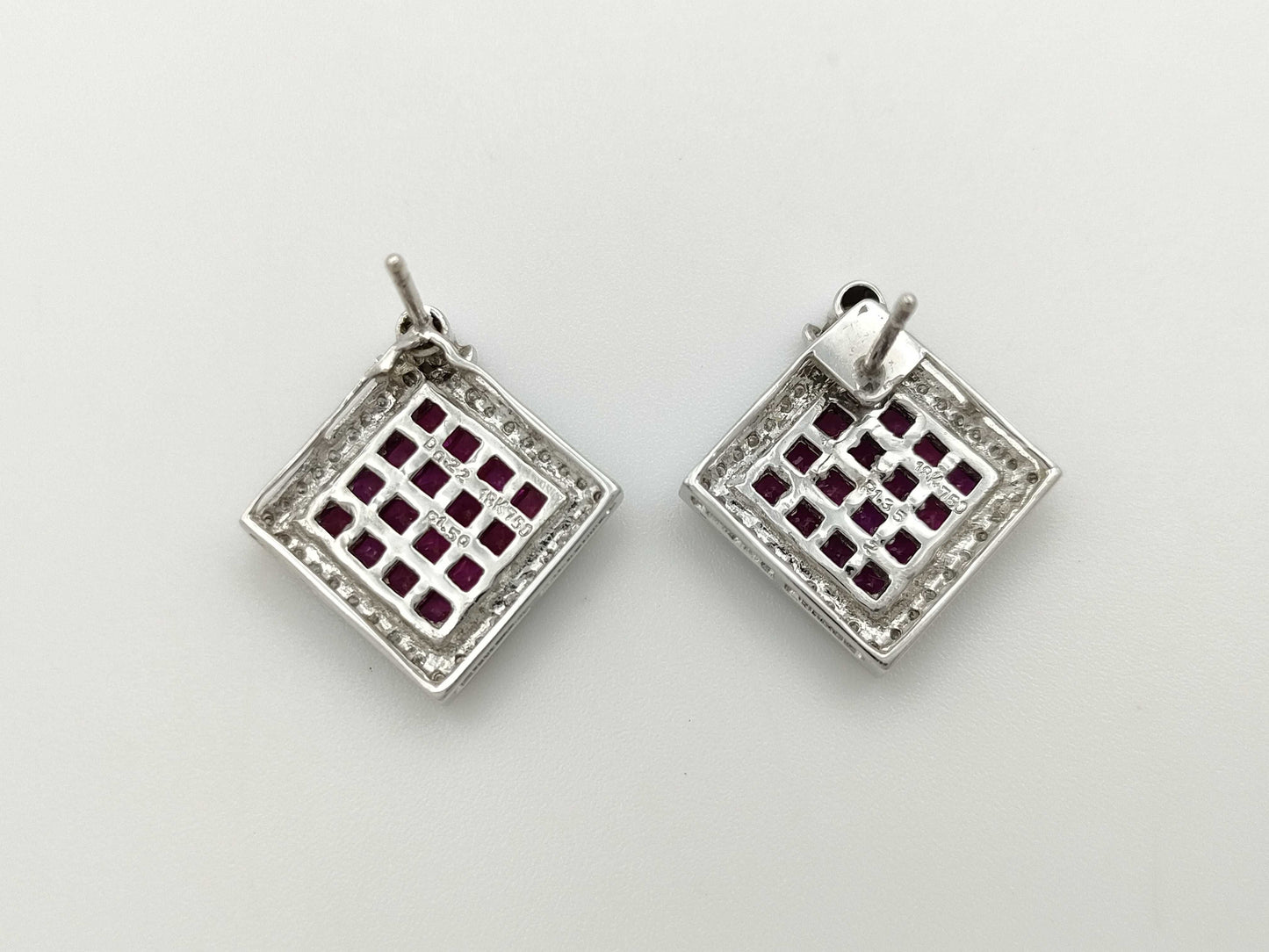 R1.35ct D0.2ct / R1.50ct D0.22ct 750 6.9g Earrings