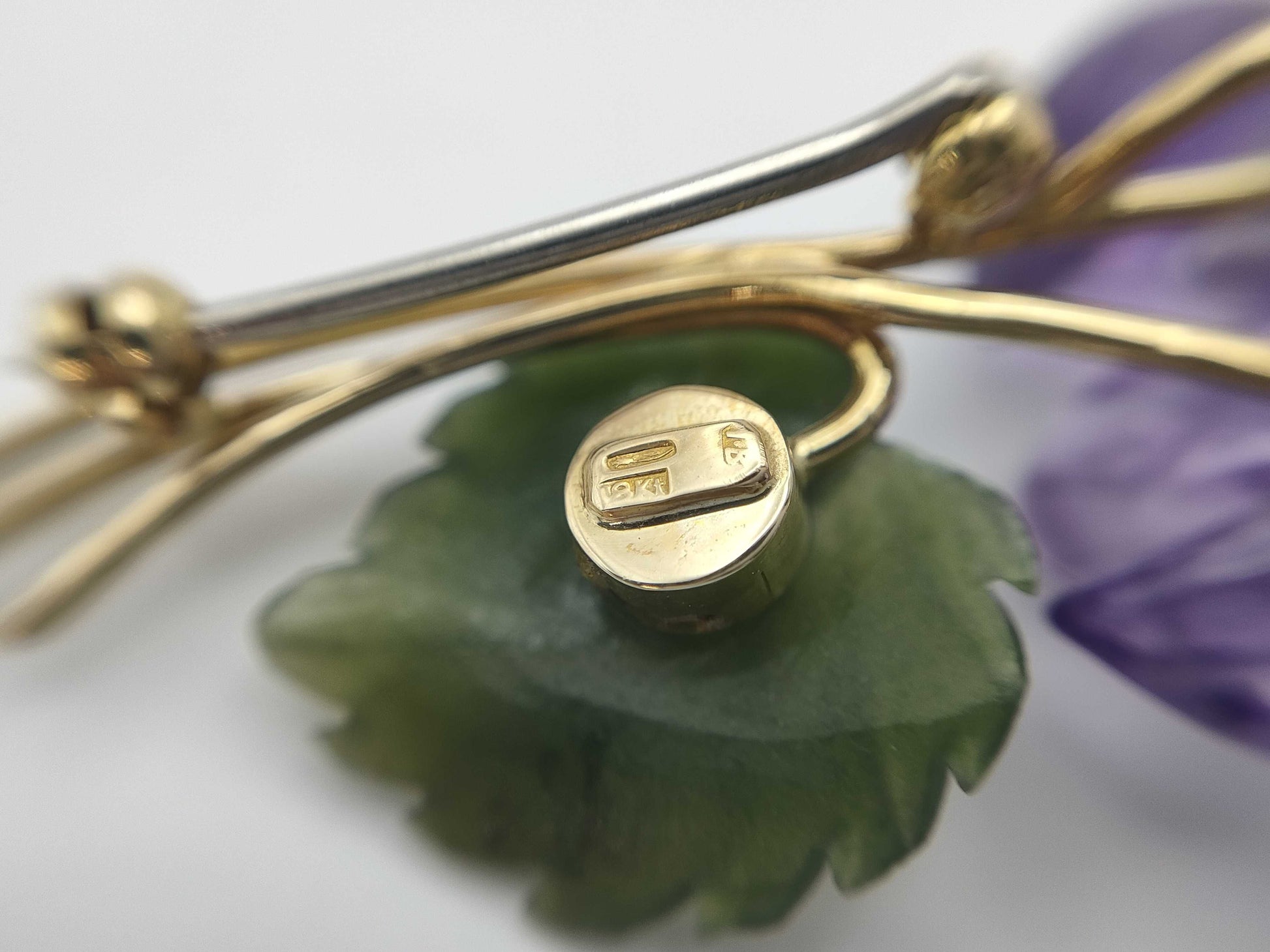 Colored Stone 750 4.5g Brooch