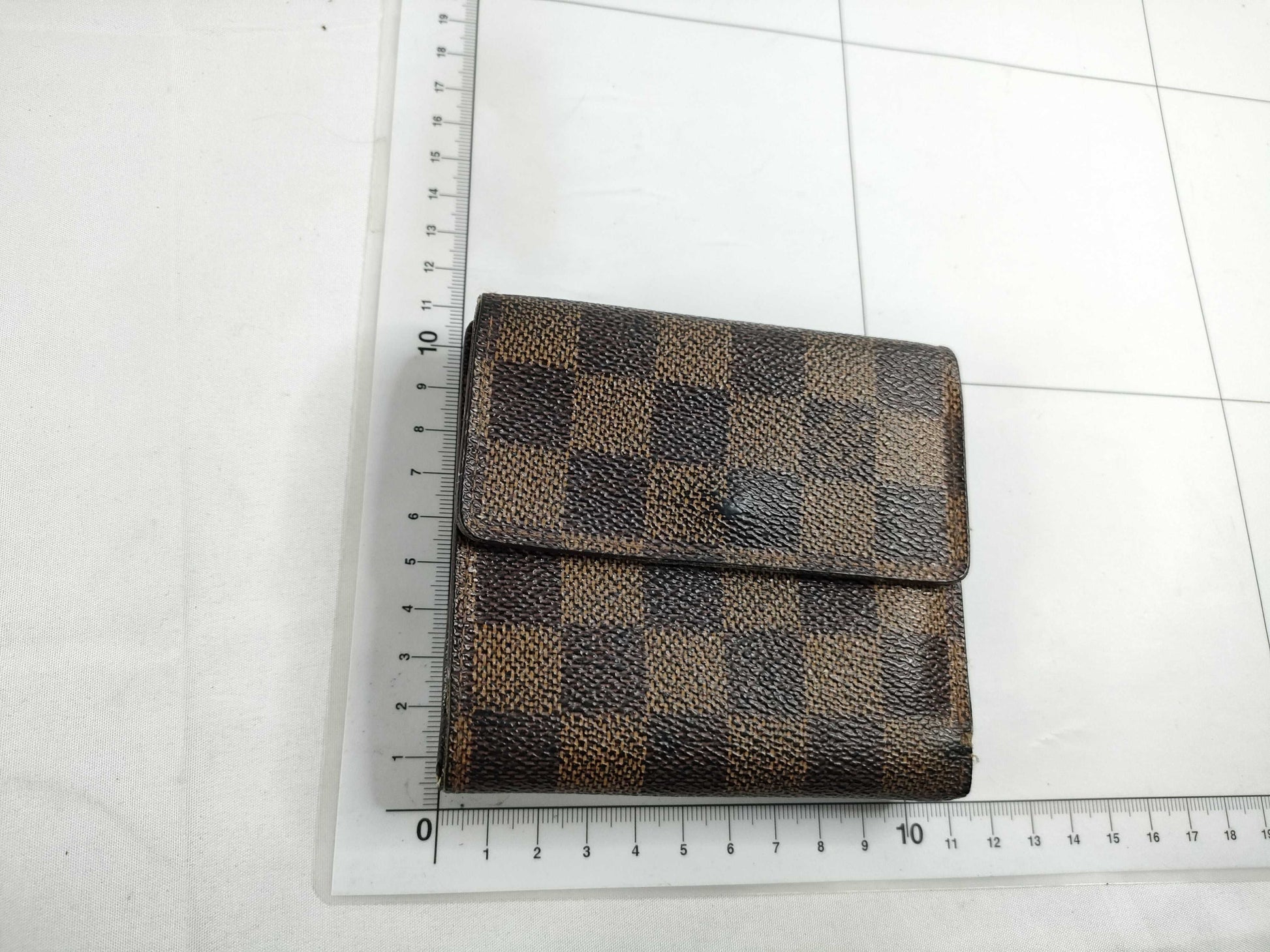 LOUIS VUITTON Damier Louis Vuitton Damier Compact Wallet