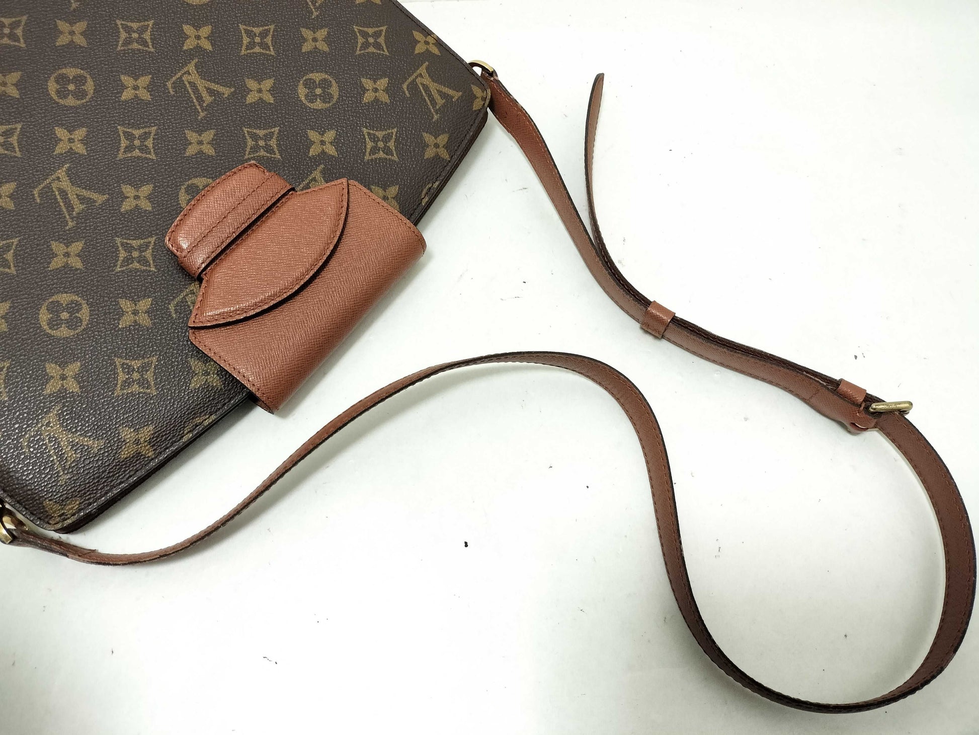 LOUIS VUITTON Monogram Louis Vuitton M51375 Courcelle VI0975 Shoulder Bag
