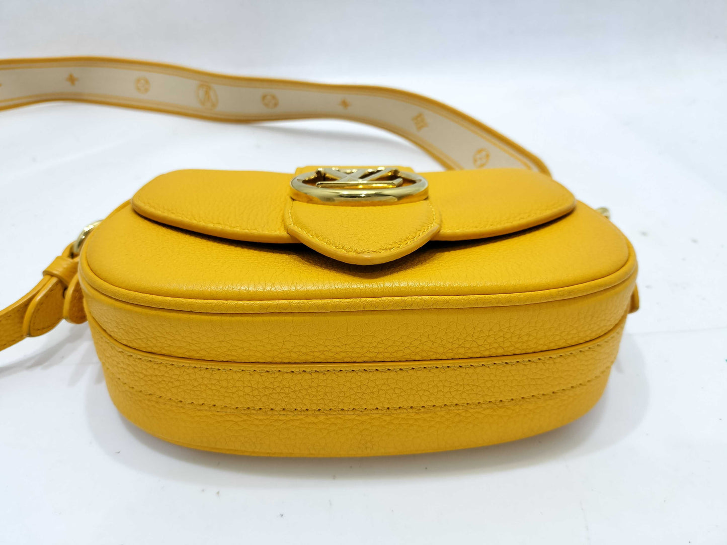 LOUIS VUITTON LOUIS VUITTON Louis Vuitton LV Logo Pont Neuf Soft PM Shoulder Bag M59290 Shoulder Bag