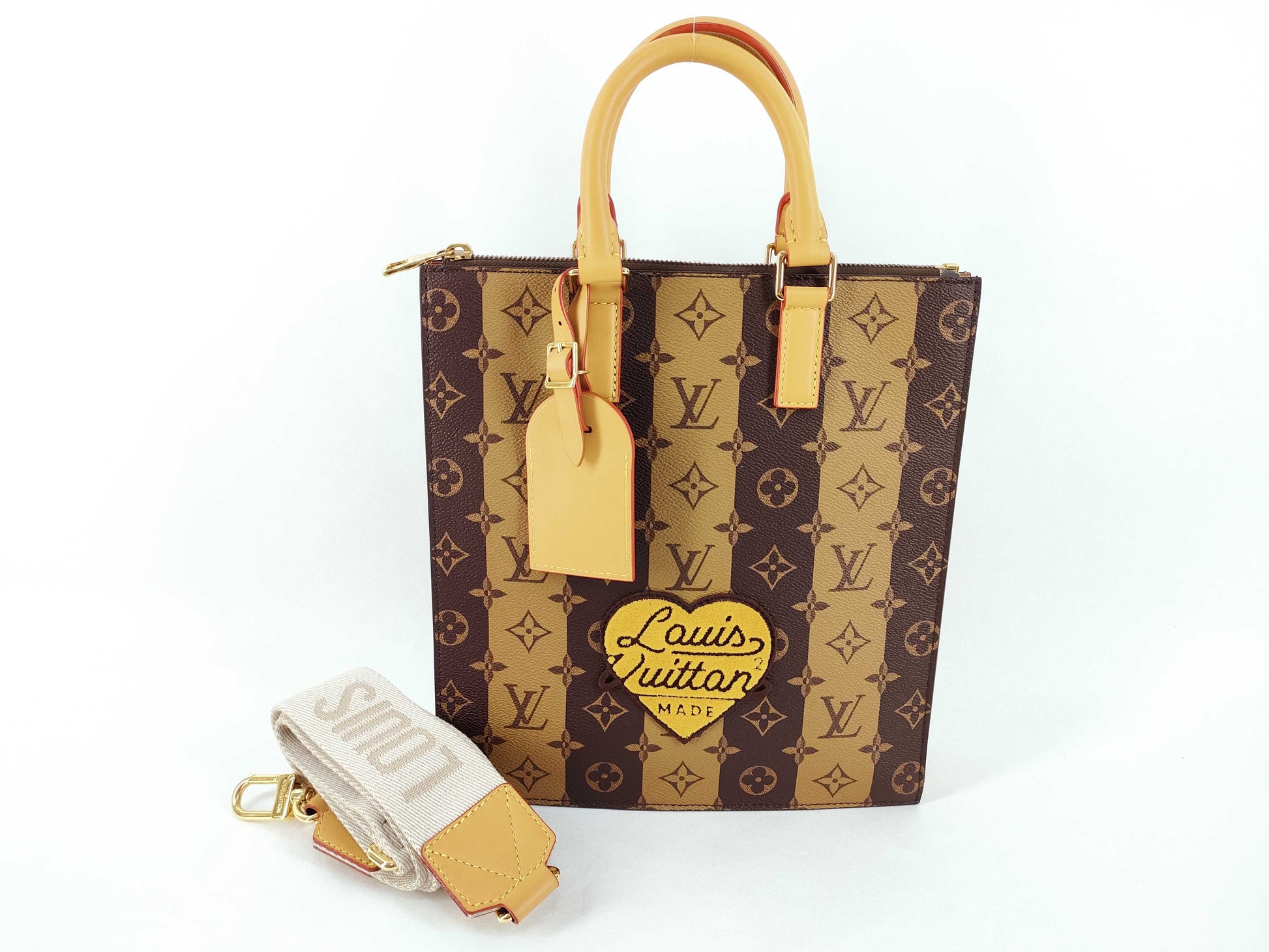 LOUIS VUITTON Monogram Sack Messenger Shoulder Bag Handbag