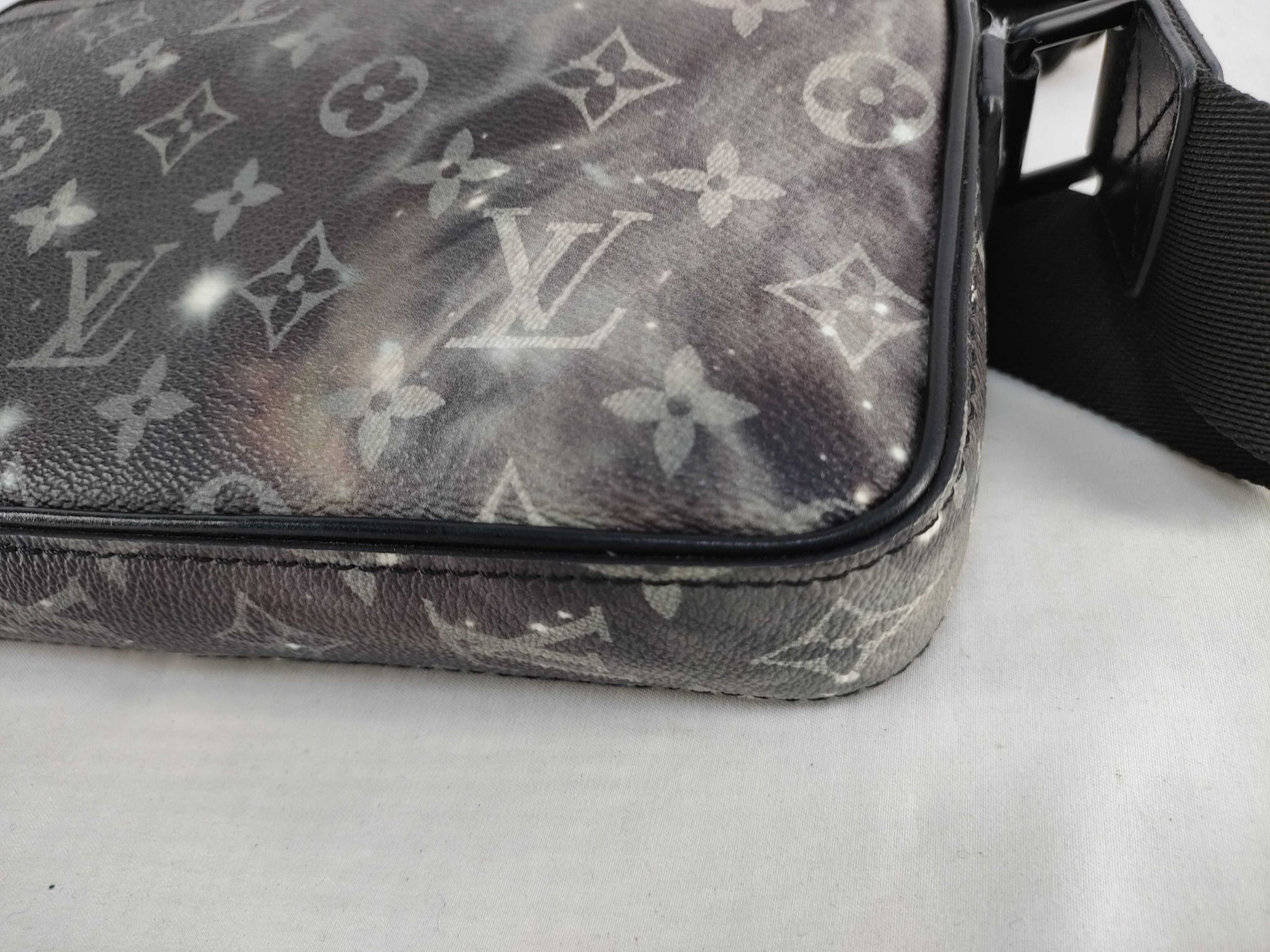 LOUIS VUITTON Bumbag Shoulder Bag