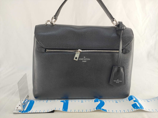 LOUIS VUITTON Lock Me Shoulder Bag/Handbag