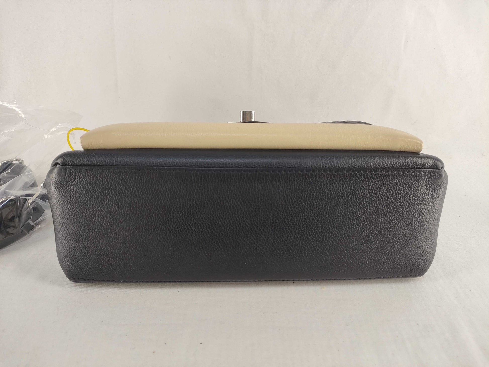 LOUIS VUITTON Lock Me Shoulder Bag/Handbag