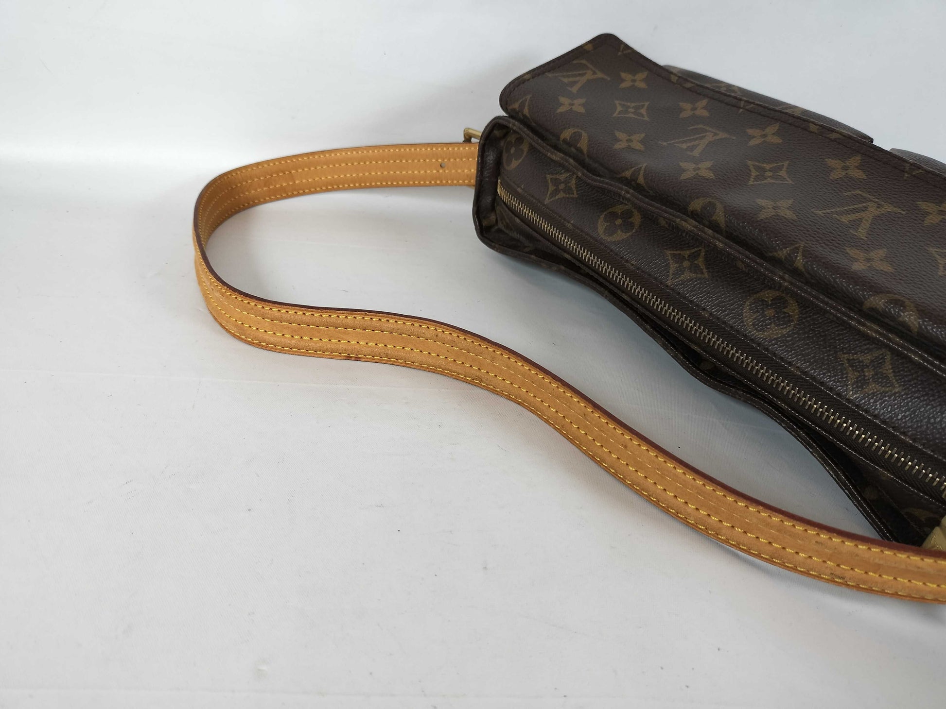 LOUIS VUITTON Monogram LOUIS VUITTON M51164 Monogram Viva Cite MM Shoulder Bag Shoulder Bag