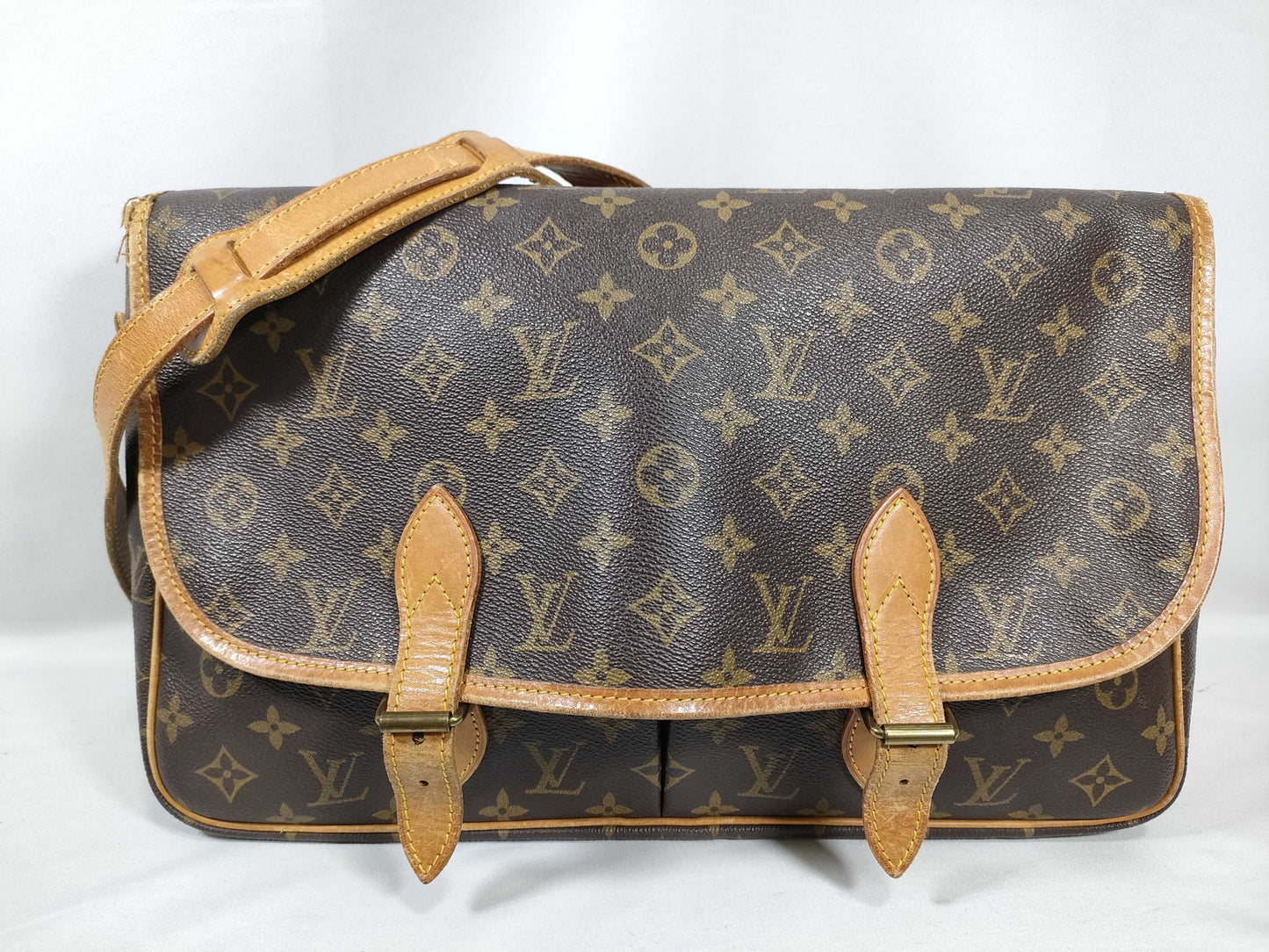 LOUIS VUITTON Monogram LV Shoulder Bag