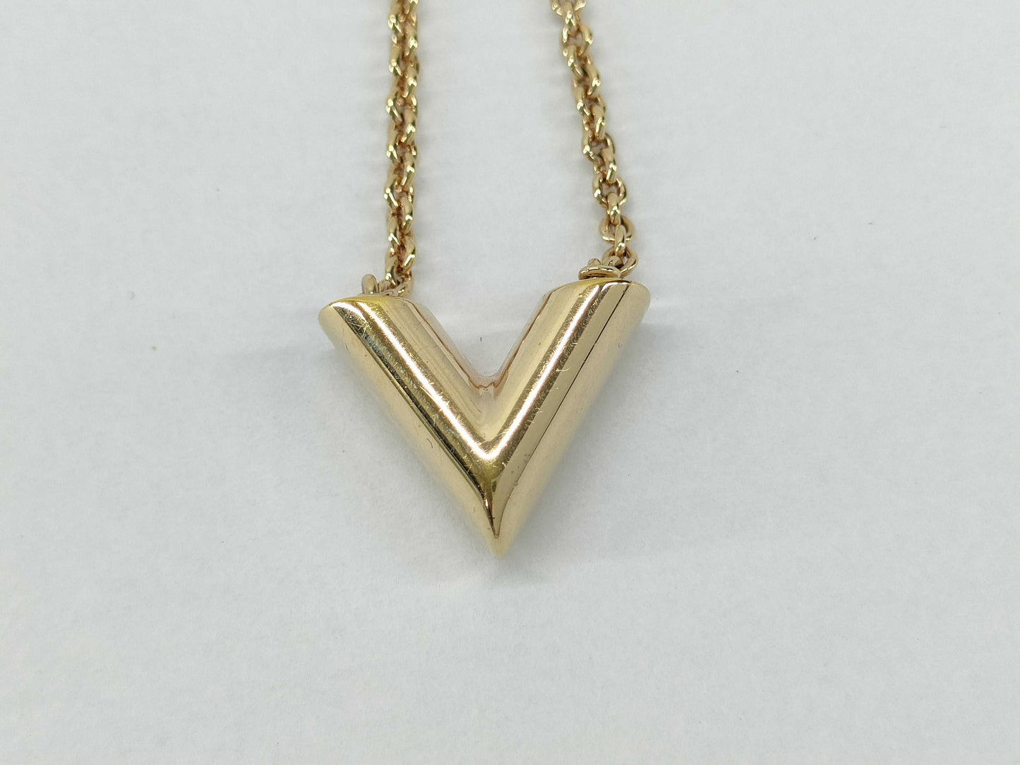 LOUIS VUITTON Essential V Necklace M02382 LE4214 Necklace