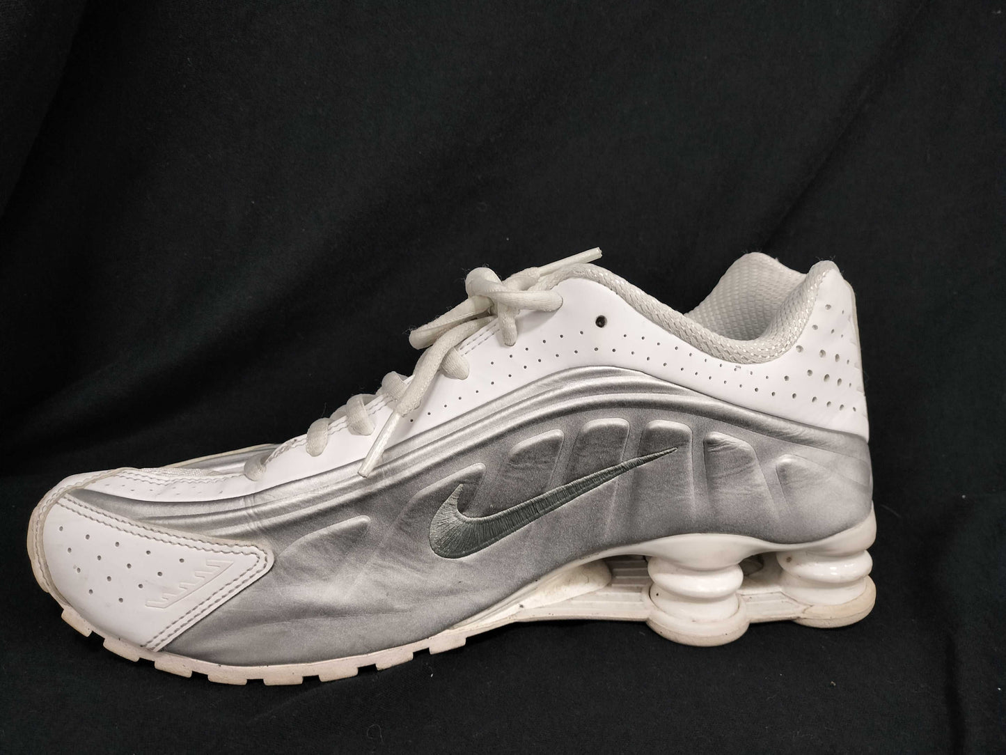 NIKE Nike Shox R4 WHITE Shox Sneakers White Sneakers