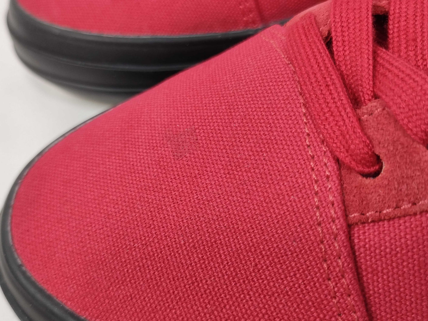 Off-white Arrow Canvas Low-Top Sneakers