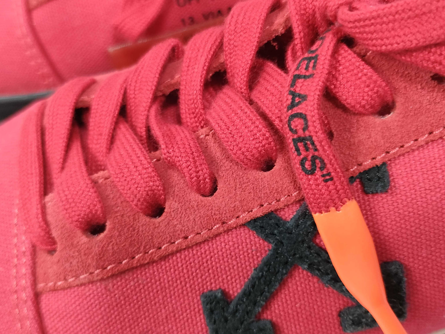 Off-white Arrow Canvas Low-Top Sneakers