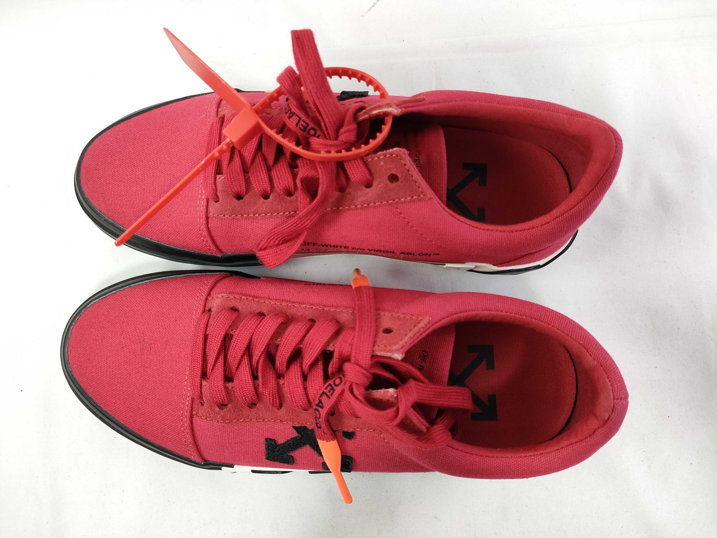 Off-white Arrow Canvas Low-Top Sneakers