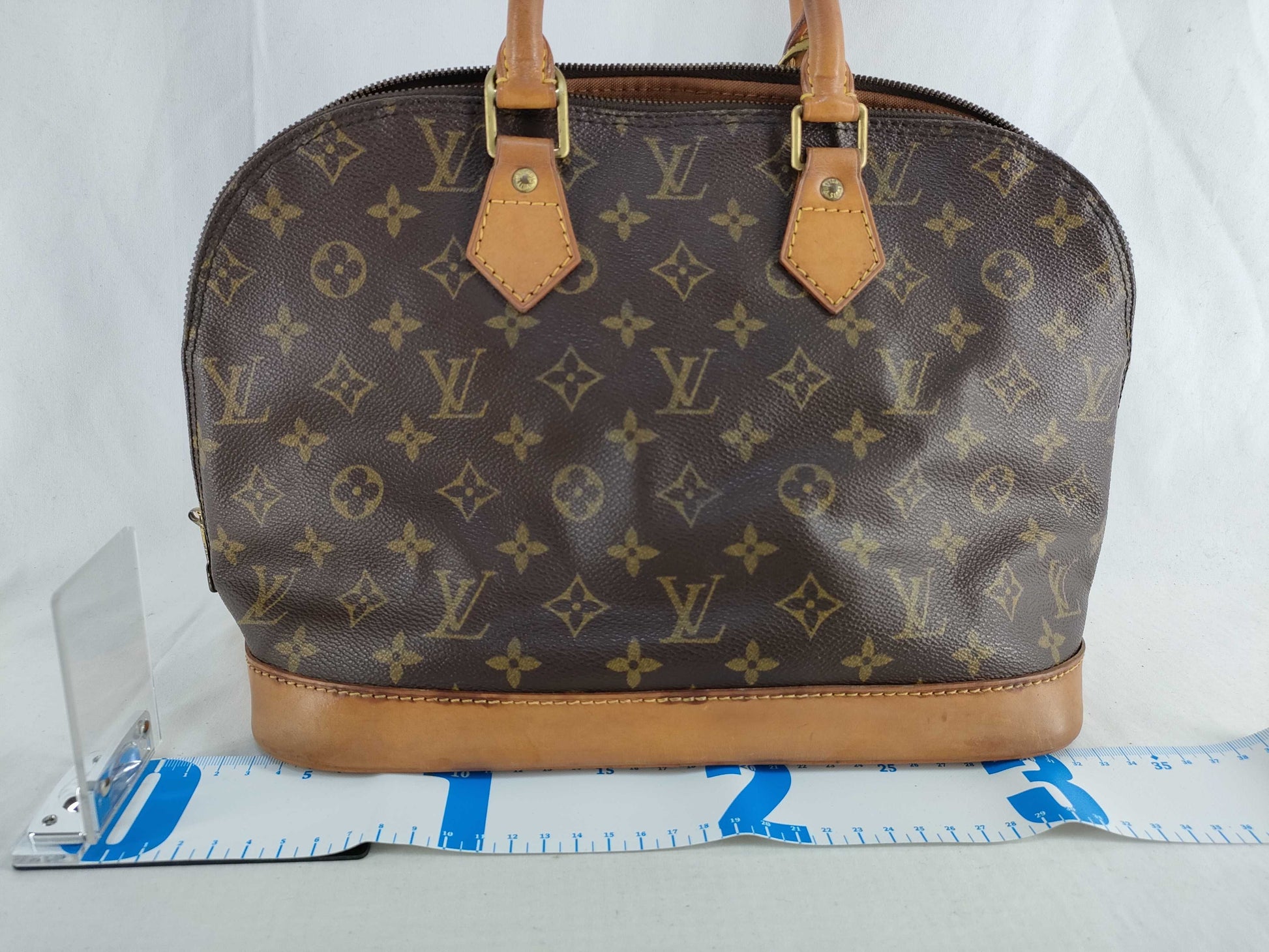 LOUIS VUITTON Monogram Louis Vuitton Alma Handbag