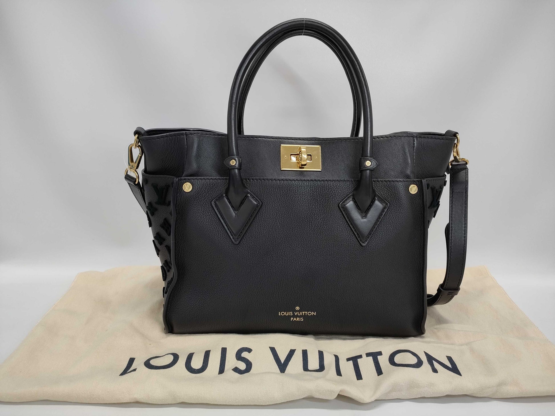 LOUIS VUITTON Louis Vuitton On My Sight MM Handbag Handbag