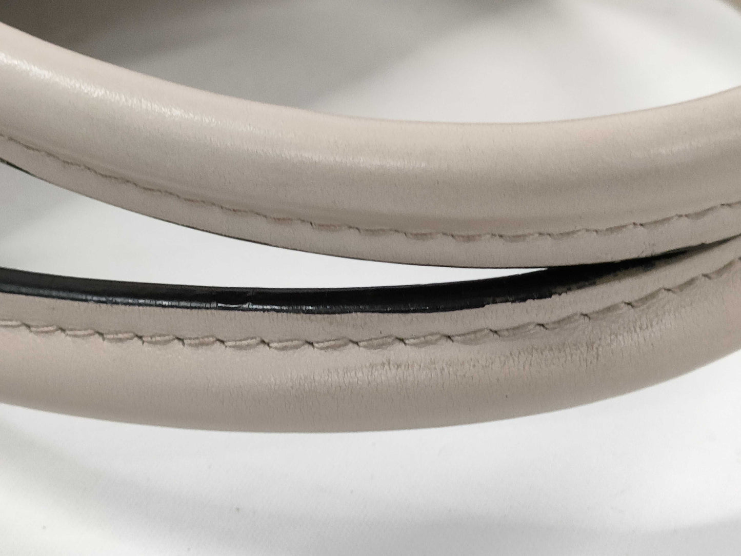 LOUIS VUITTON Louis Vuitton On My Side MM Handbag