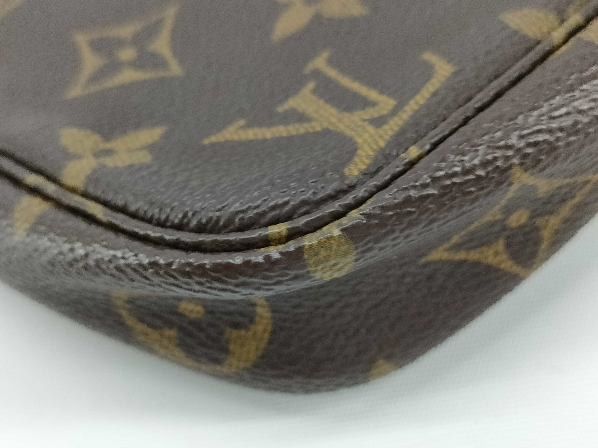 LOUIS VUITTON Monogram LOUIS VUITTON Pochette Accessoir M51980 Handbag