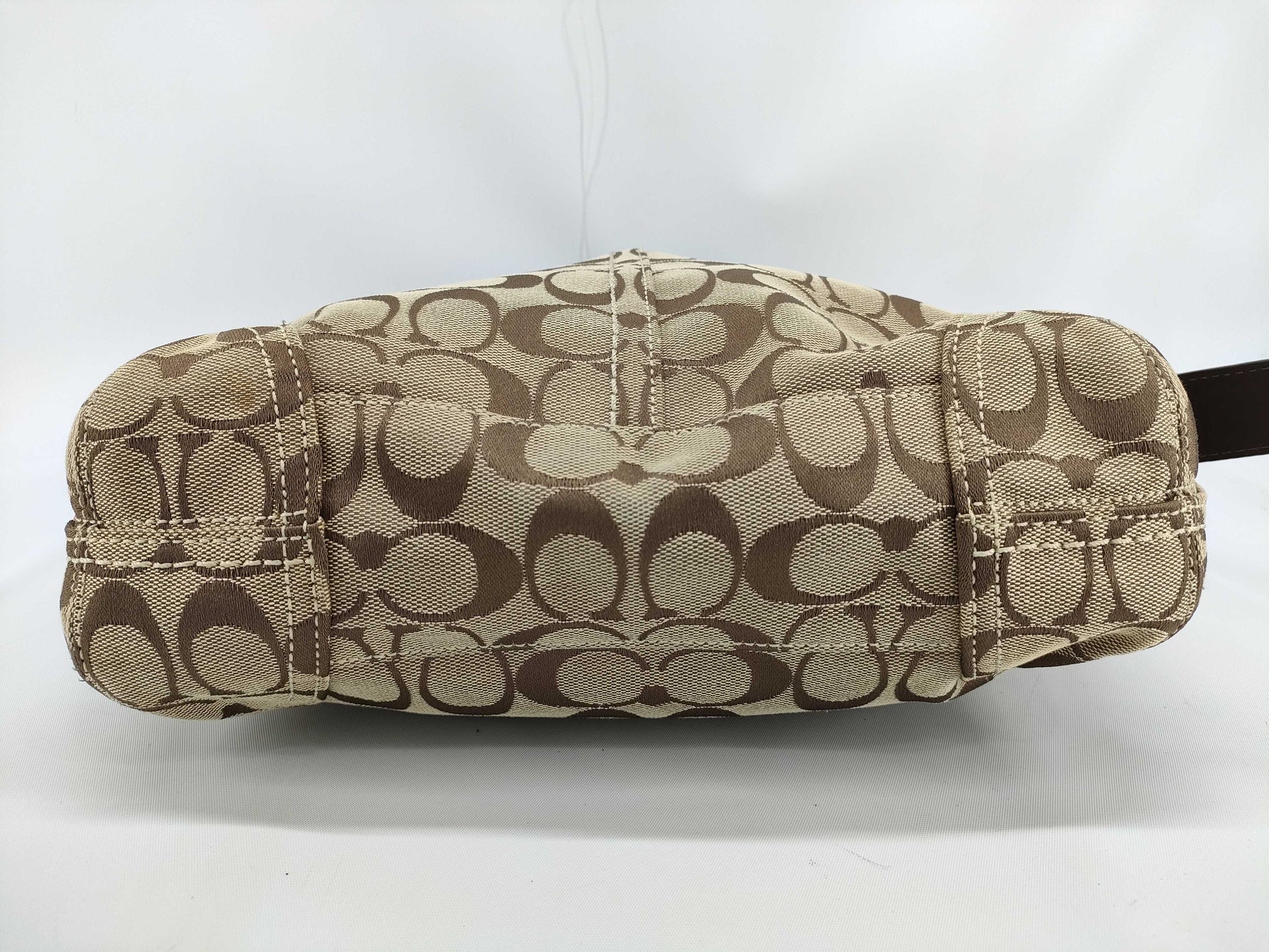 COACH Signature ◎. Shoulder Bag